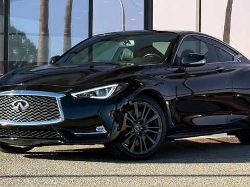 Used 2017 INFINITI Q60 Red Sport 400 image 2