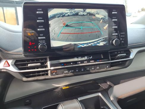 Used 2023 Toyota Sienna XSE w/ XSE Plus Package image 32