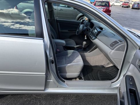 Used 2005 Toyota Camry LE image 24