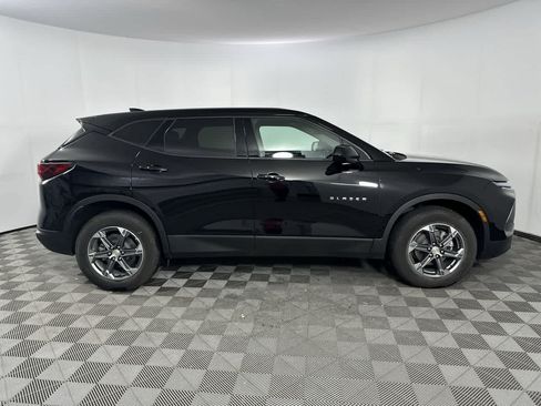 Used 2025 Chevrolet Blazer LT FWD image 8