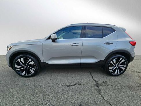 Used 2025 Volvo XC40 B5 Plus w/ Climate Package image 6
