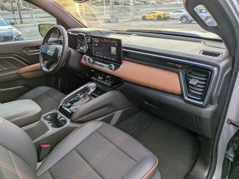 Used 2024 GMC Canyon AT4 image 22