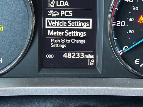 Used 2018 Toyota RAV4 LE w/ Carpet Mat Package AWD/4WD image 25