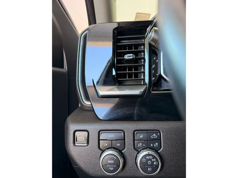 Used 2025 GMC Sierra 1500 SLT AWD/4WD image 8