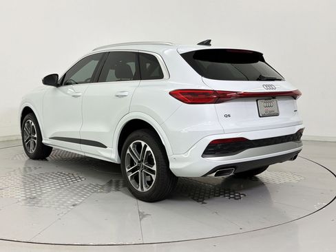 Certified 2025 Audi Q5 Premium w/ Convenience Package AWD/4WD image 3