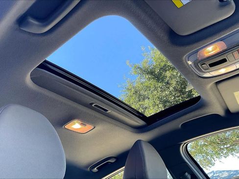 Certified 2025 Hyundai Elantra SEL image 11