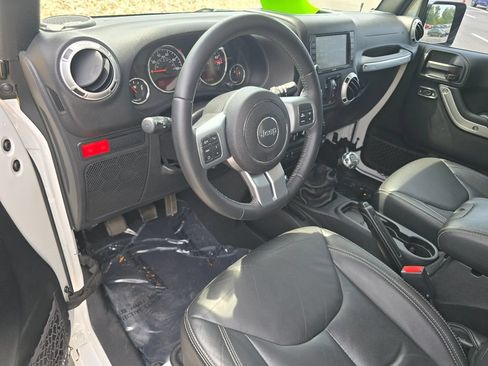 Used 2016 Jeep Wrangler Unlimited Rubicon AWD/4WD image 33
