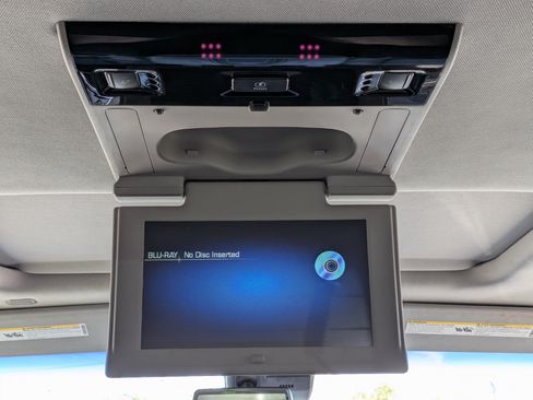 Used 2018 Cadillac Escalade Premium Luxury AWD/4WD image 20