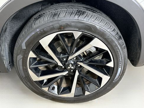 Used 2024 Mitsubishi Outlander SEL image 11