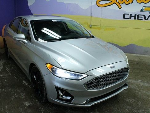 Used 2019 Ford Fusion Titanium image 2