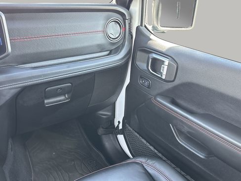 Used 2025 Jeep Wrangler Unlimited Rubicon image 14