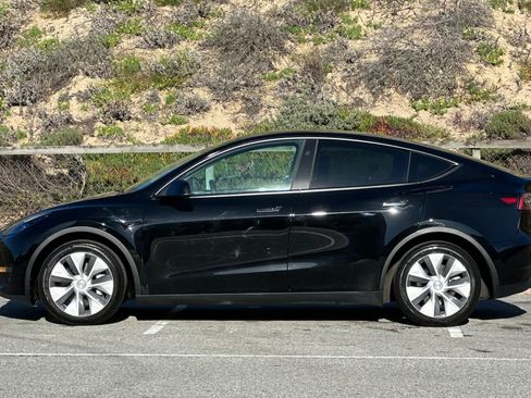 Used 2024 Tesla Model Y Long Range image 9