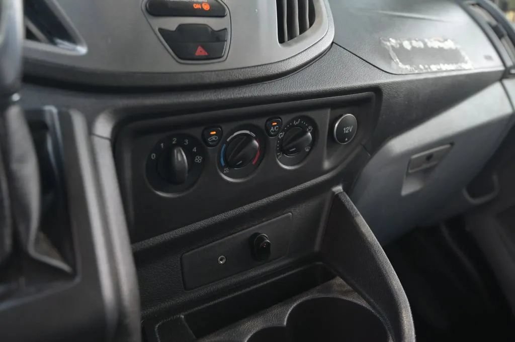 Used 2018 Ford Transit 250 138 RWD image 32
