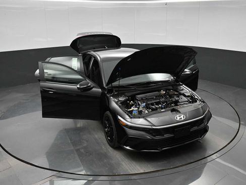 New 2026 Hyundai Elantra Sport FWD image 40