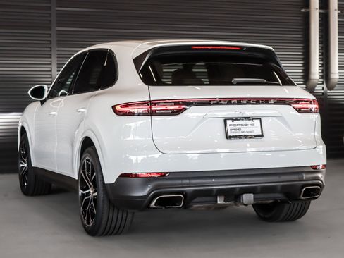 Certified 2023 Porsche Cayenne image 3