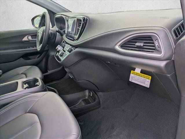 New 2026 Chrysler Pacifica Select w/ S Appearance Package FWD image 15