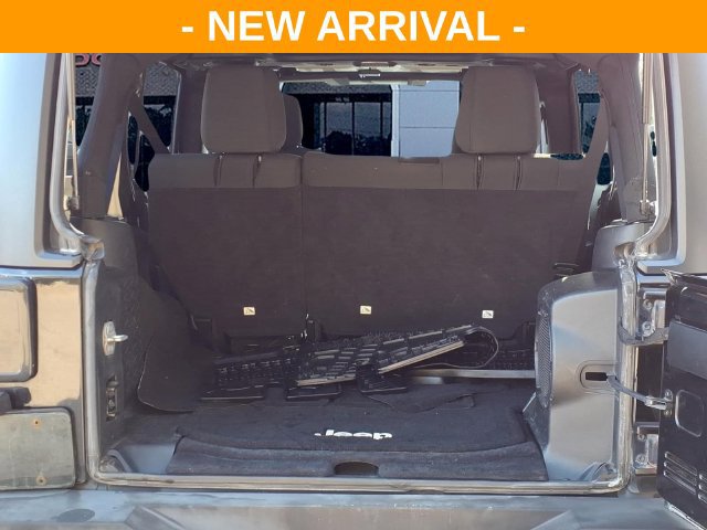 Used 2012 Jeep Wrangler Unlimited Rubicon w/ Connectivity Group AWD/4WD image 8