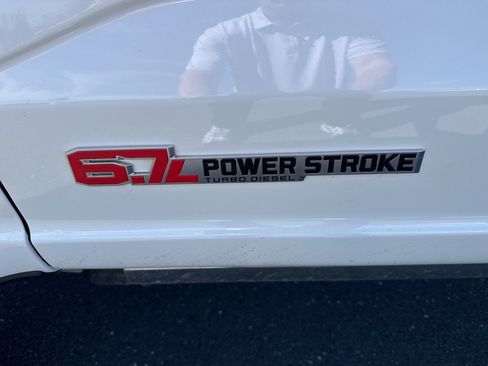 Used 2025 Ford F350 Platinum w/ Platinum Plus Package image 15