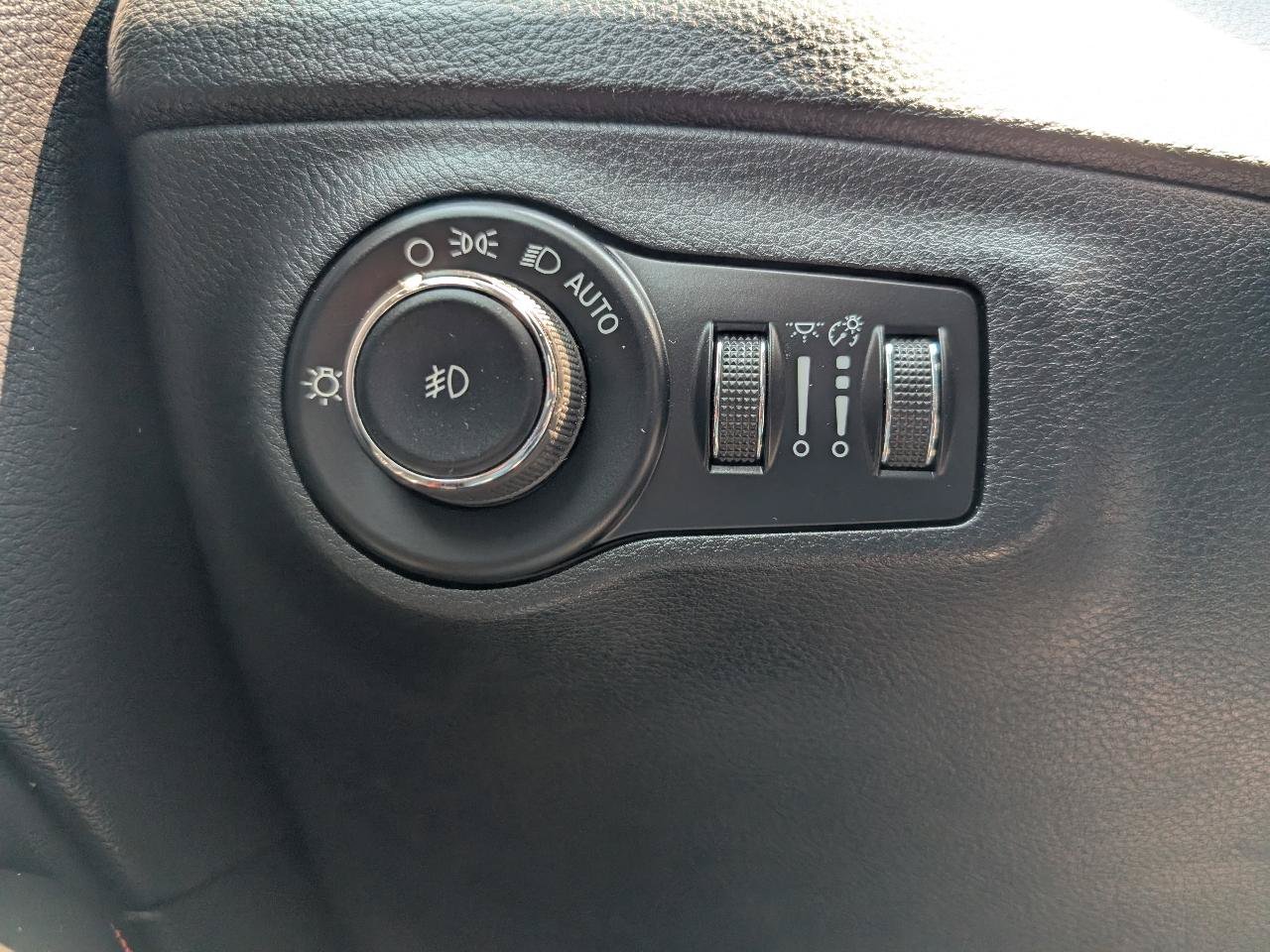 Used 2018 Jeep Compass Trailhawk w/ Leather Interior Group AWD/4WD image 19
