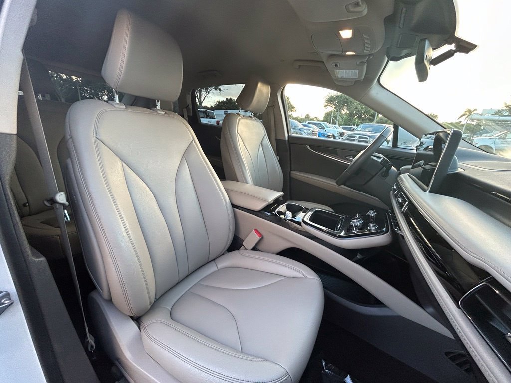Used 2023 Lincoln Nautilus FWD w/ Premium Package image 25