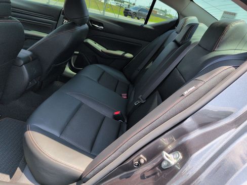 Used 2022 Nissan Altima 2.5 SR FWD image 29