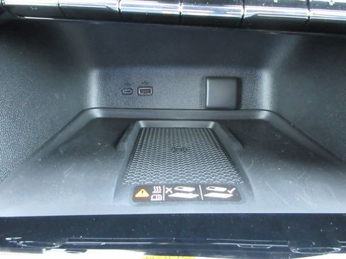 New 2026 Chevrolet Traverse LT w/ Sun and Wheel Package AWD/4WD image 29