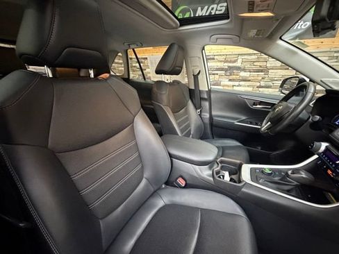 Used 2019 Toyota RAV4 Limited AWD/4WD image 16