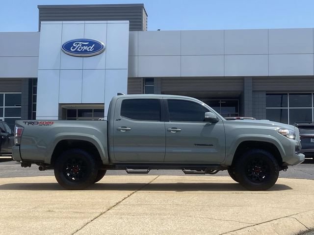 Used 2022 Toyota Tacoma TRD Sport w/ Technology Package AWD/4WD image 2