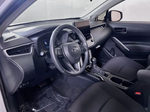 Used 2024 Toyota Corolla Cross LE w/ Moonroof Package AWD/4WD image 9