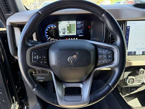 Used 2022 Ford Bronco Wildtrak image 16