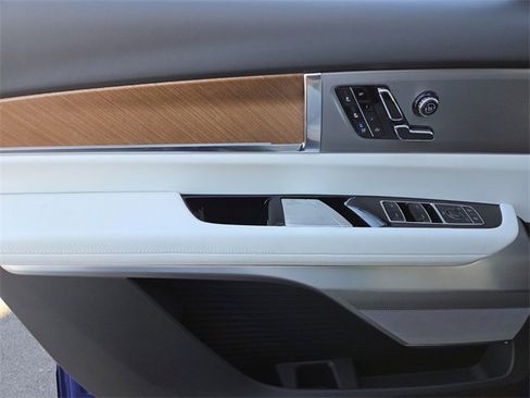 New 2026 Cadillac Vistiq Sport w/ LPO, Floor Liner Package image 19