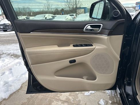 Used 2018 Jeep Grand Cherokee Overland image 14