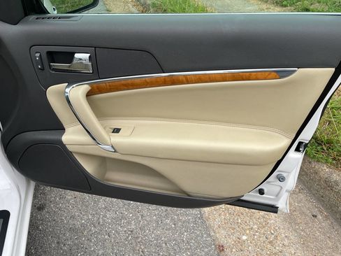 Used 2010 Lincoln MKZ image 25