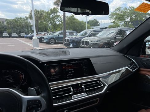 Used 2022 BMW X5 xDrive40i w/ M Sport Package image 30