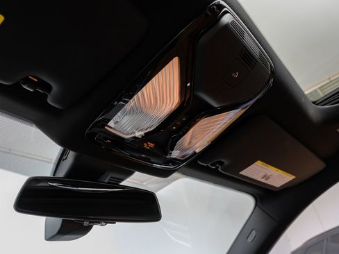 Used 2025 BMW 230i Coupe w/ Premium Package RWD image 31