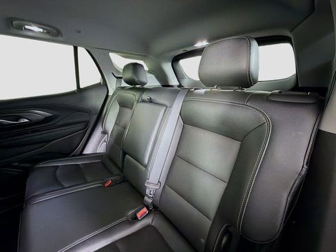 Used 2024 GMC Terrain SLT image 23