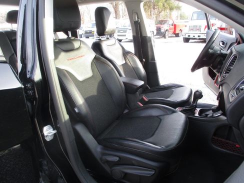 Used 2018 Jeep Compass Trailhawk w/ Cold Weather Group image 23