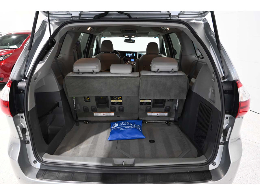Used 2015 Toyota Sienna XLE w/ XLE Navigation Package FWD image 25