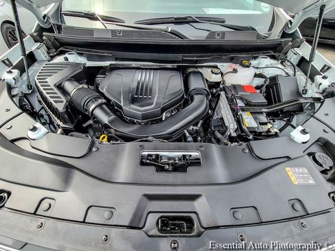 Used 2025 Chevrolet Traverse LT w/ LPO, Floor Liner Package FWD image 39