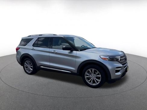 Used 2024 Ford Explorer Limited RWD image 2