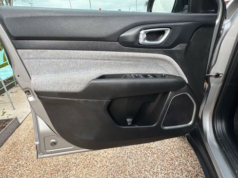 Used 2023 Jeep Compass Latitude image 24