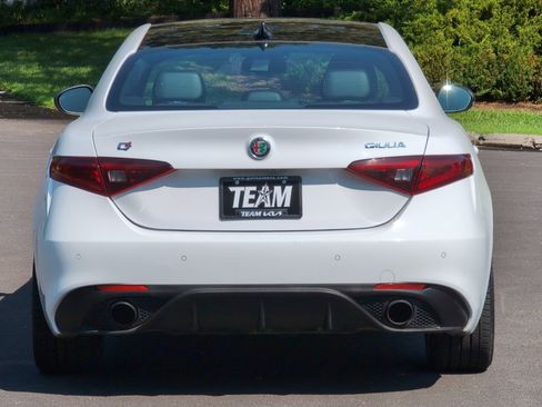 Used 2023 Alfa Romeo Giulia Veloce image 5