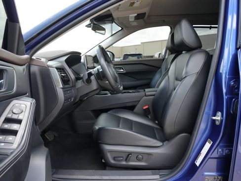 Used 2021 Nissan Rogue SV w/ Premium Package AWD/4WD image 16