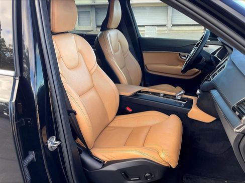 Used 2023 Volvo XC90 T8 Ultimate w/ Lounge Package image 10