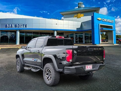 Used 2025 Chevrolet Colorado ZR2 w/ Technology Package AWD/4WD image 7