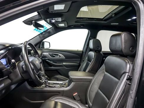 Used 2023 Chevrolet Traverse LT w/ LT Premium Package AWD/4WD image 12