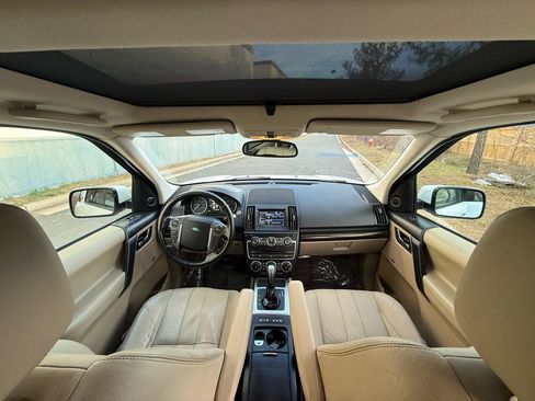 Used 2013 Land Rover LR2 image 5