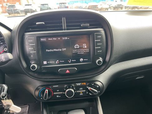 Certified 2022 Kia Soul LX w/ Technology Package image 18
