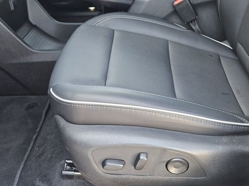 Used 2025 Buick Enclave Preferred FWD image 32