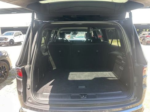 Used 2024 Jeep Wagoneer L Series II image 42